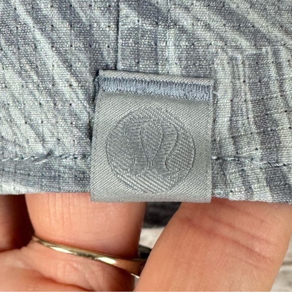 Lululemon Men's Airing Easy Short Sleeve Button Down Shirt Ventlight Mesh L/XL - Picture 5 of 5